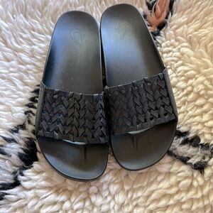Olukai Kampala Slide Sandal size 8